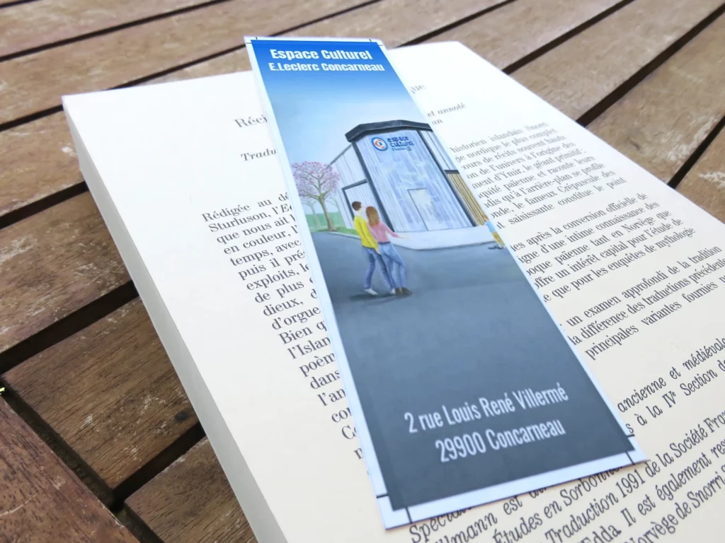Bookmark with a central painting of the facade of a glazed building with the cultural space sign on it and characters entering the building