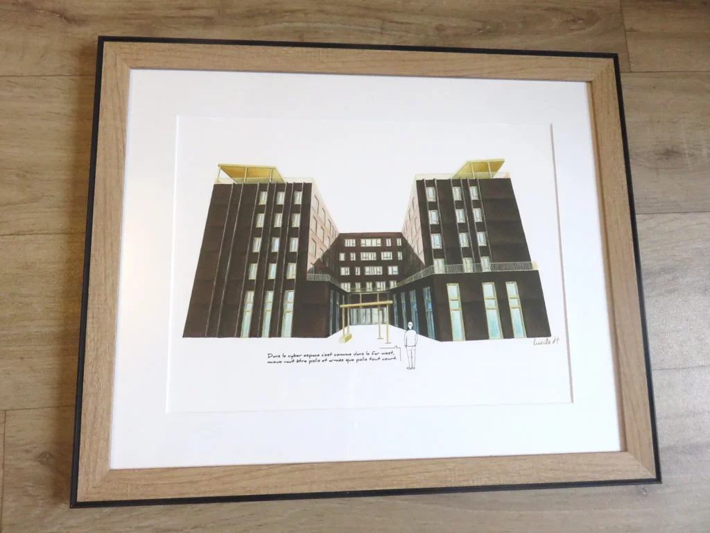 Immeuble représentant la cyberplace à rennes avec un personnage devant qui regarde